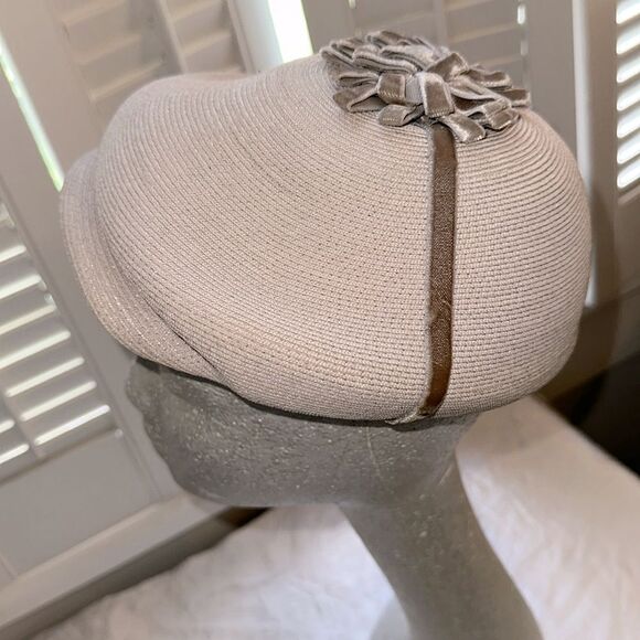 Vintage 60s Karen Hats Beige Women's Cap with Taupe Velvet Ribbon Detailing - Picture 3 of 8